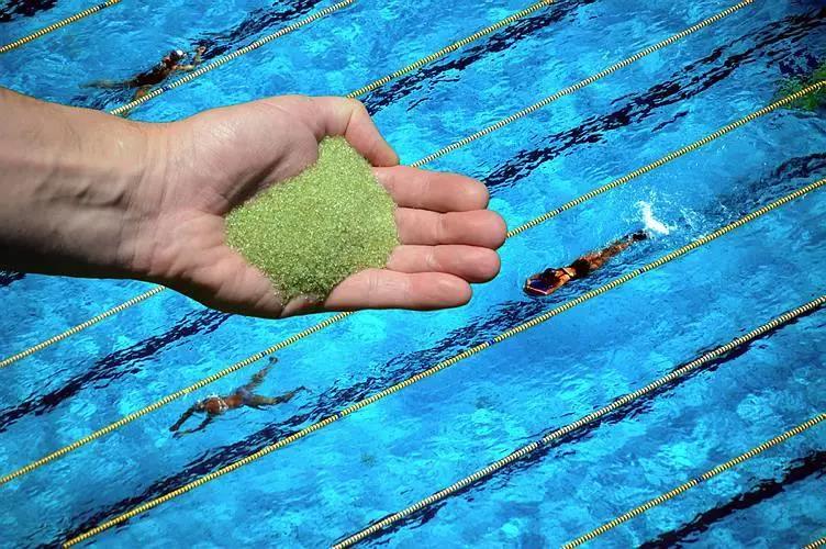 游泳池水质处理方法，游泳池水质处理，游泳池氯超标